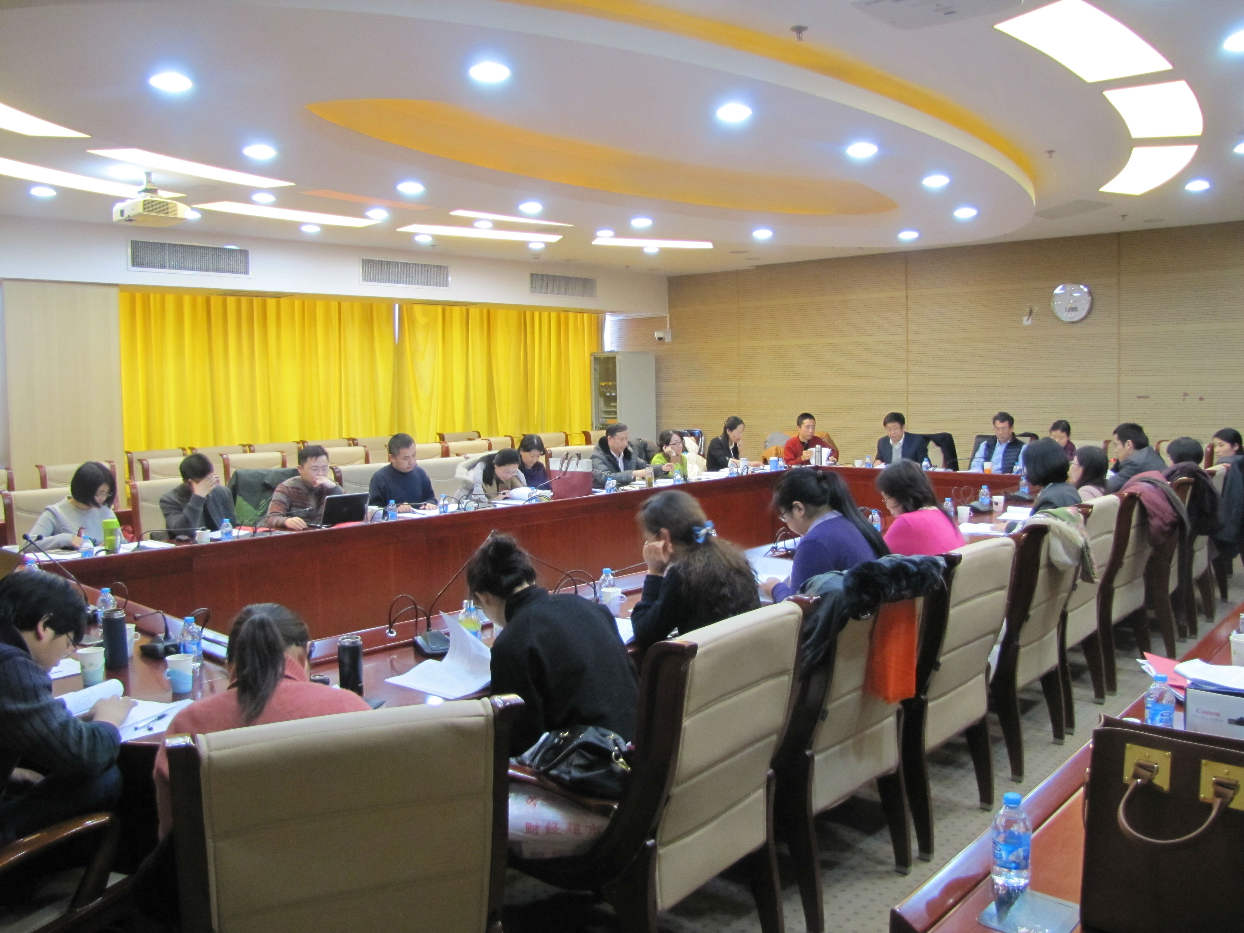 财政学院召开第三届第六次教职工大会.JPG